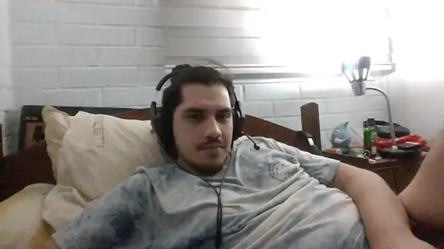 Snapshot of hung_weeb chatting on 03/13/25, 06:26 hung weeb online show from 03/13/25, 06:26