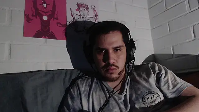 Snapshot of hung_weeb chatting on 09/29/25, 02:38 hung weeb online show from 09/29/25, 02:38