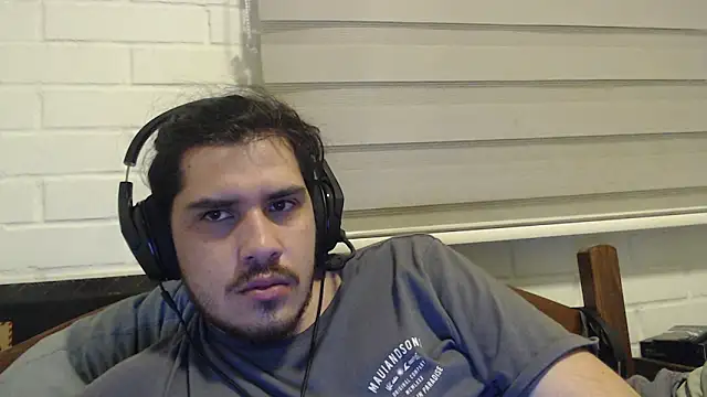 Snapshot of hung_weeb chatting on 10/13/25, 01:16 hung weeb online show from 10/13/25, 01:16