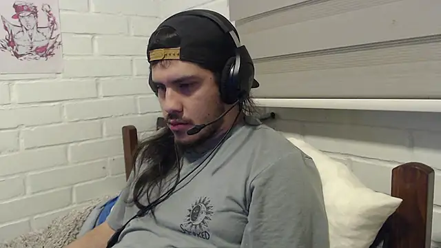 Snapshot of hung_weeb chatting on 10/14/25, 03:18 hung weeb online show from 10/14/25, 03:18