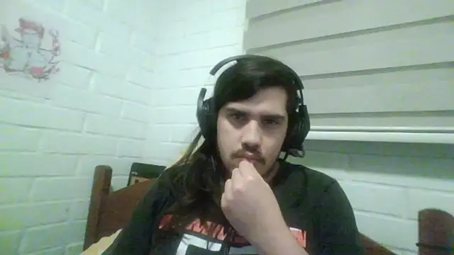 Snapshot of hung_weeb chatting on 10/21/25, 12:44 hung weeb online show from 10/21/25, 12:44