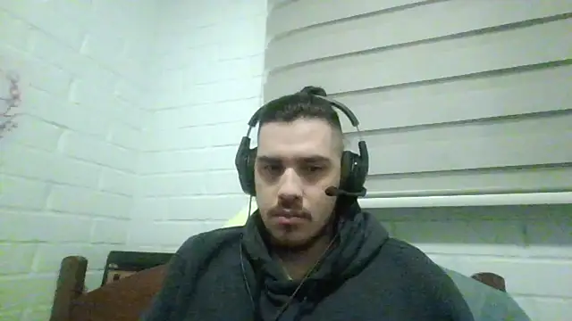 Snapshot of hung_weeb chatting on 10/25/25, 12:40 hung weeb online show from 10/25/25, 12:40