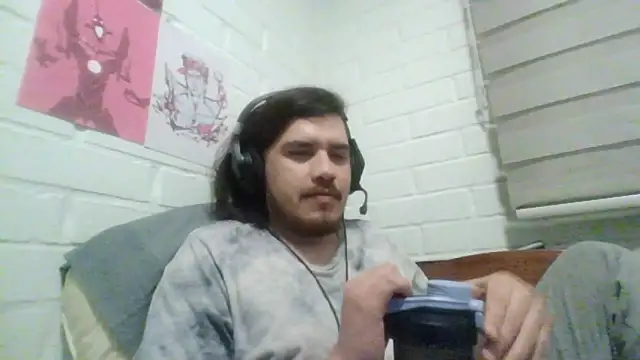 Snapshot of hung_weeb chatting on 10/28/25, 02:26 hung weeb online show from 10/28/25, 02:26