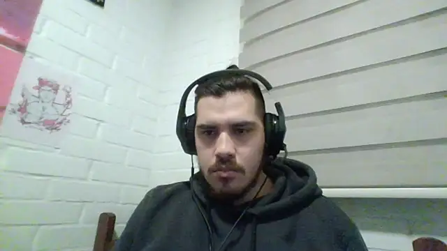 Snapshot of hung_weeb chatting on 11/01/25, 12:56 hung weeb online show from 11/01/25, 12:56