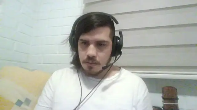 Snapshot of hung_weeb chatting on 11/03/25, 02:02 hung weeb online show from 11/03/25, 02:02