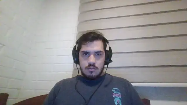 Snapshot of hung_weeb chatting on 01/06/26, 01:42 hung weeb online show from 01/06/26, 01:42