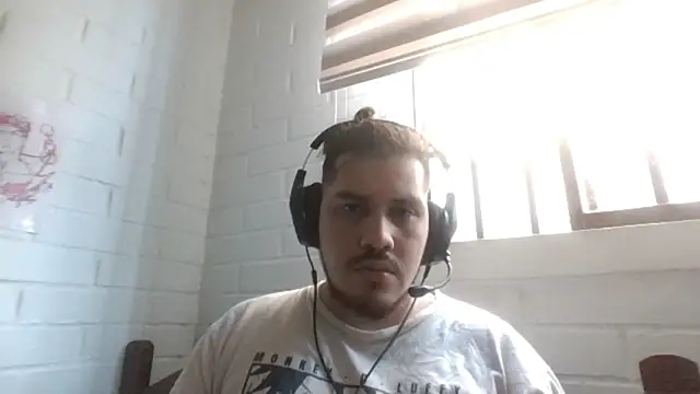 Snapshot of hung_weeb chatting on 01/16/26, 07:29 hung weeb online show from 01/16/26, 07:29