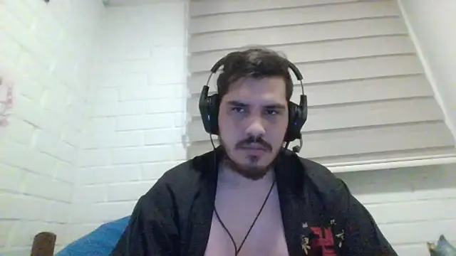 Snapshot of hung_weeb chatting on 02/06/26, 02:38 hung weeb online show from 02/06/26, 02:38