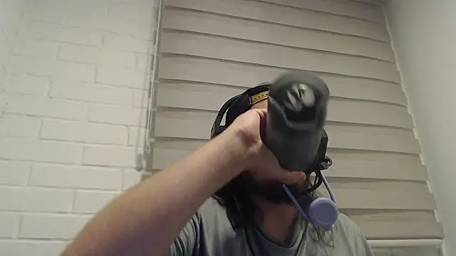 Snapshot of hung_weeb chatting on 02/17/26, 02:41 hung weeb online show from 02/17/26, 02:41