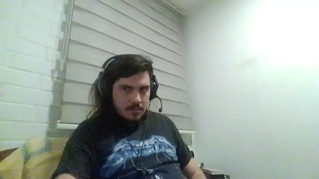 Snapshot of hung_weeb chatting on 03/27/26, 01:22 hung weeb online show from 03/27/26, 01:22