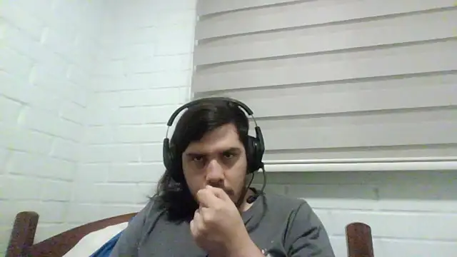 Snapshot of hung_weeb chatting on 04/02/26, 02:31 hung weeb online show from 04/02/26, 02:31