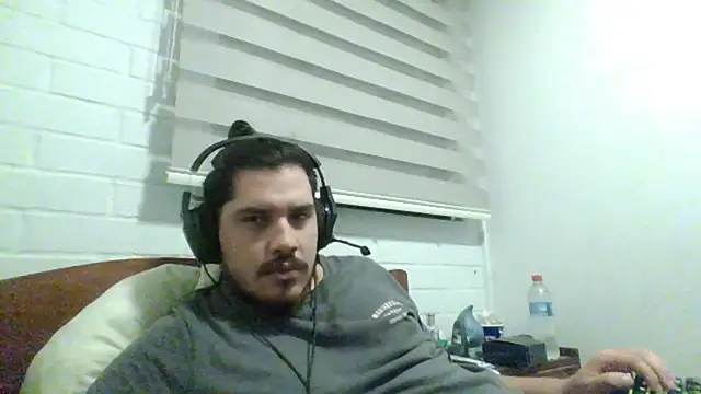 Snapshot of hung_weeb chatting on 04/03/26, 03:37 hung weeb online show from 04/03/26, 03:37