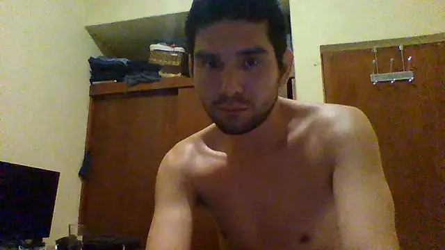 Snapshot of Tomthelong chatting on 10/31/25, 11:55 Tomthelong online show from 10/31/25, 11:55