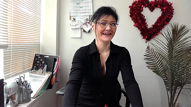 Snapshot of City_Kat chatting on 01/15/25, 04:00 City Kat online show from 01/15/25, 04:00