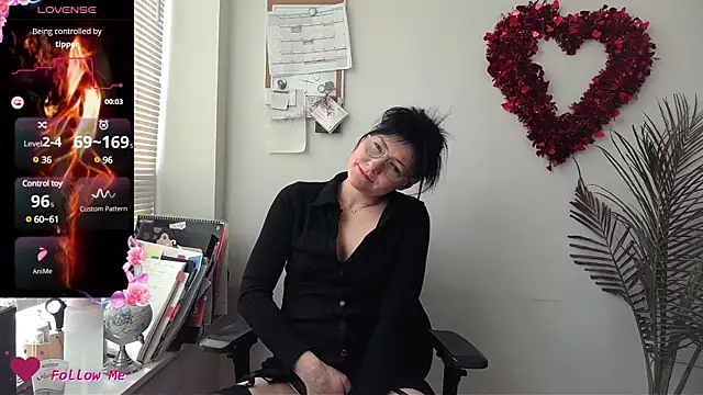 Snapshot of City_Kat chatting on 01/28/25, 04:08 City Kat online show from 01/28/25, 04:08