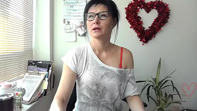 Snapshot of City_Kat chatting on 03/21/25, 05:45 City Kat online show from 03/21/25, 05:45