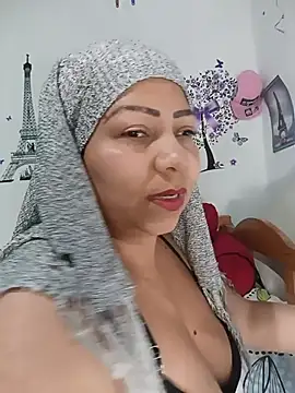 Snapshot of Alyona21 chatting on 07/06/26, 12:29 Alyona21 online show from 07/06/26, 12:29