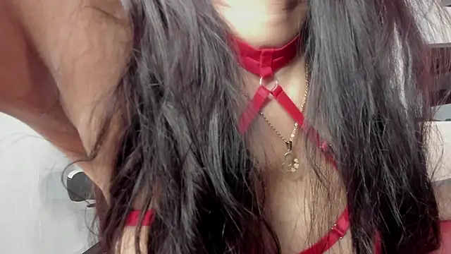 gingirel  online show from 10/31/25, 01:34