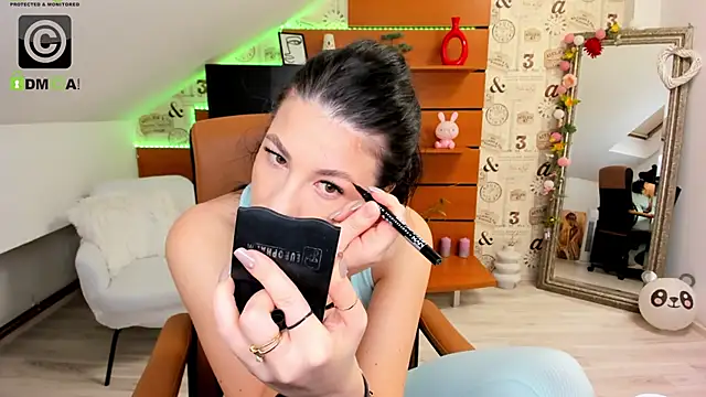 EmillyTaylor online show from 10/21/25, 03:40