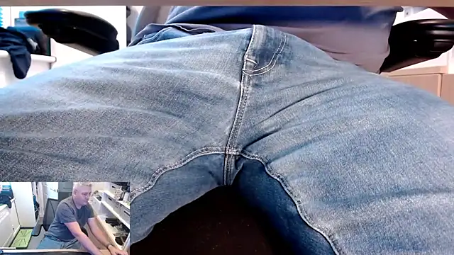 Snapshot of RicRockhard chatting on 10/09/25, 05:00 RicRockhard online show from 10/09/25, 05:00