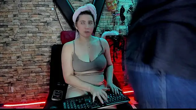 Liltildeman moon online show from 11/26/25, 03:51