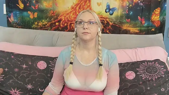 Snapshot of SaraBearXo chatting on 09/21/25, 01:35 SaraBearXo online show from 09/21/25, 01:35