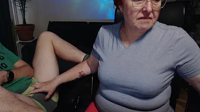 JoannaAndNeighbour online show from 10/31/25, 08:04