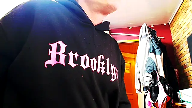 Snapshot of Fem-Boy40 chatting on 04/05/26, 10:29 Fem-Boy40 online show from 04/05/26, 10:29