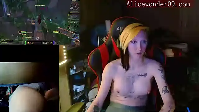 Snapshot of alicewonder09 chatting on 12/22/24, 07:11 alicewonder09 online show from 12/22/24, 07:11