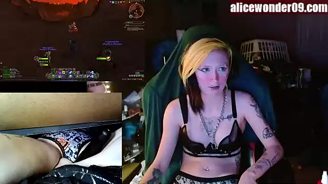 Snapshot of alicewonder09 chatting on 12/27/24, 04:15 alicewonder09 online show from 12/27/24, 04:15
