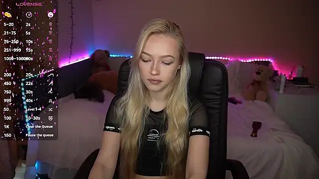 Snapshot of AmandaFiree chatting on 10/19/25, 06:47 AmandaFiree online show from 10/19/25, 06:47