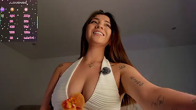 Snapshot of sara_cruz011 chatting on 02/17/26, 09:32 sara cruz011 online show from 02/17/26, 09:32