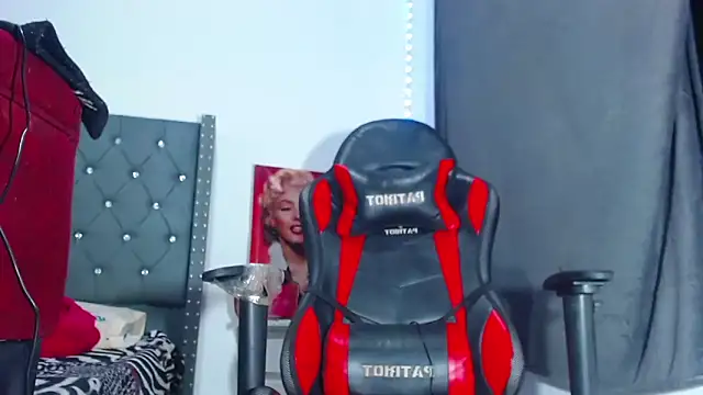 Snapshot of party_aass chatting on 02/20/25, 11:21 party aass online show from 02/20/25, 11:21