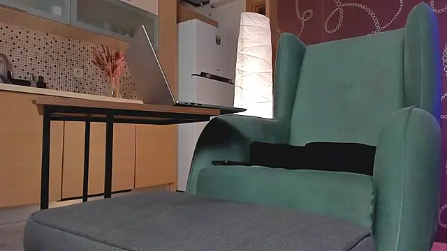 Snapshot of Yourfreebird chatting on 02/09/25, 12:41 Yourfreebird online show from 02/09/25, 12:41