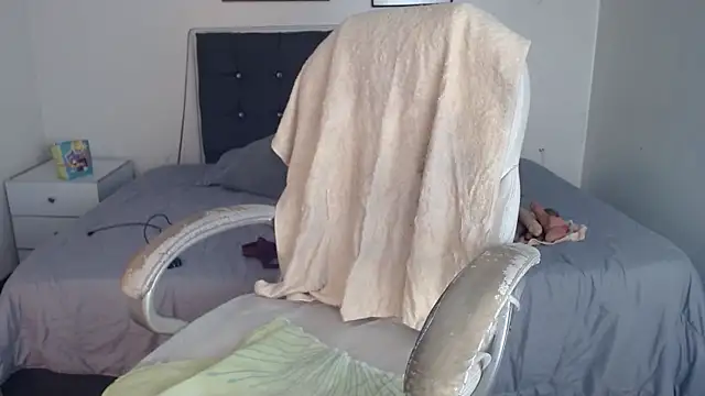 selena yourmilf online show from 05/18/26, 06:14