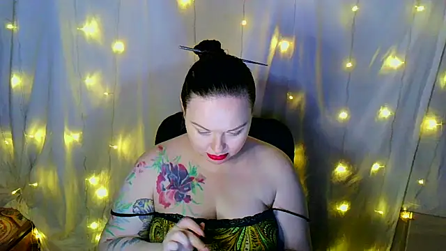 Snapshot of Victoria_Marks chatting on 09/27/25, 01:54 Victoria Marks online show from 09/27/25, 01:54