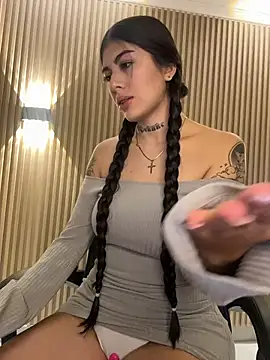 Sarasanders 4 online show from 10/25/25, 04:09