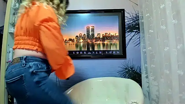 Snapshot of Mature4you44 chatting on 02/06/25, 10:04 Mature4you44 online show from 02/06/25, 10:04