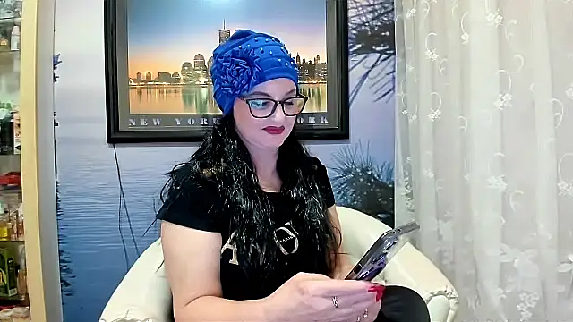 Snapshot of Mature4you44 chatting on 02/11/25, 08:48 Mature4you44 online show from 02/11/25, 08:48