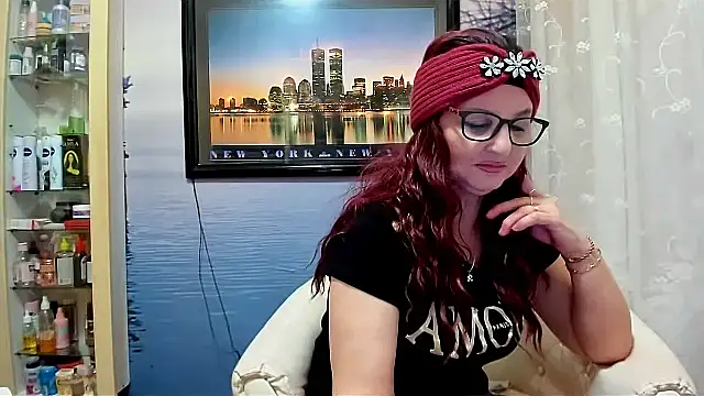 Snapshot of Mature4you44 chatting on 03/07/25, 10:24 Mature4you44 online show from 03/07/25, 10:24