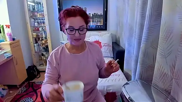 Snapshot of Mature4you44 chatting on 09/10/25, 06:35 Mature4you44 online show from 09/10/25, 06:35