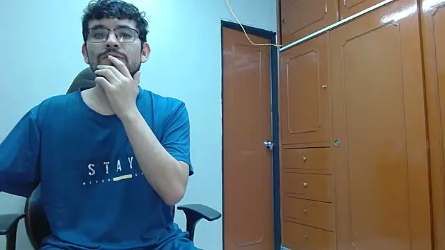 Snapshot of Isaandysex2428 chatting on 02/18/25, 01:10 Isaandysex2428 online show from 02/18/25, 01:10