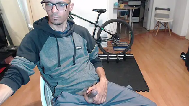 guachin hunk online show from 10/19/25, 06:25