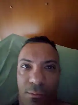 Snapshot of guachin_hunk chatting on 02/15/26, 02:47 guachin hunk online show from 02/15/26, 02:47