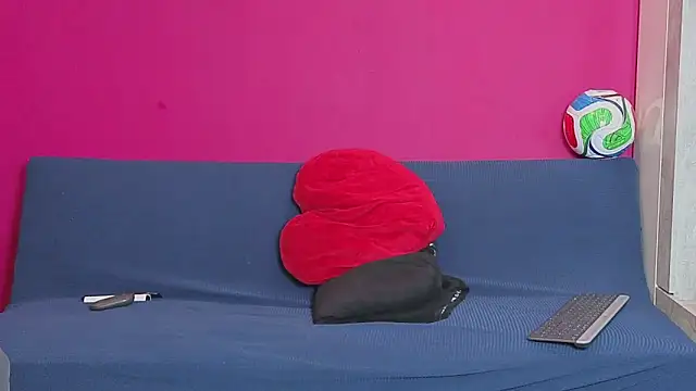 Young Strawberryy online show from 06/13/26, 09:29