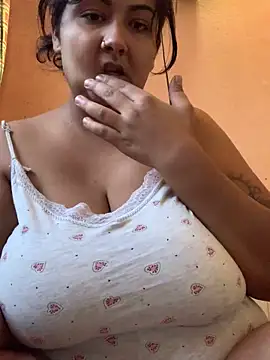 Snapshot of Madsion23 chatting on 12/08/24, 02:52 Madsion23 online show from 12/08/24, 02:52