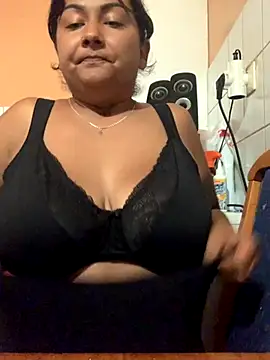 Snapshot of Madsion23 chatting on 09/10/25, 10:43 Madsion23 online show from 09/10/25, 10:43