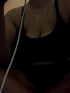 Snapshot of Madsion23 chatting on 10/14/25, 09:15 Madsion23 online show from 10/14/25, 09:15