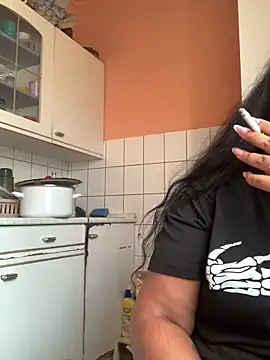 Snapshot of Madsion23 chatting on 10/17/25, 09:34 Madsion23 online show from 10/17/25, 09:34