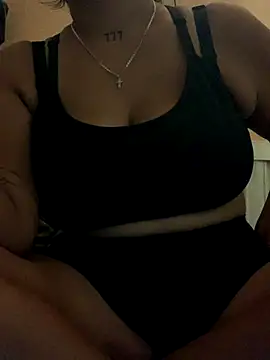 Snapshot of Madsion23 chatting on 10/19/25, 09:59 Madsion23 online show from 10/19/25, 09:59